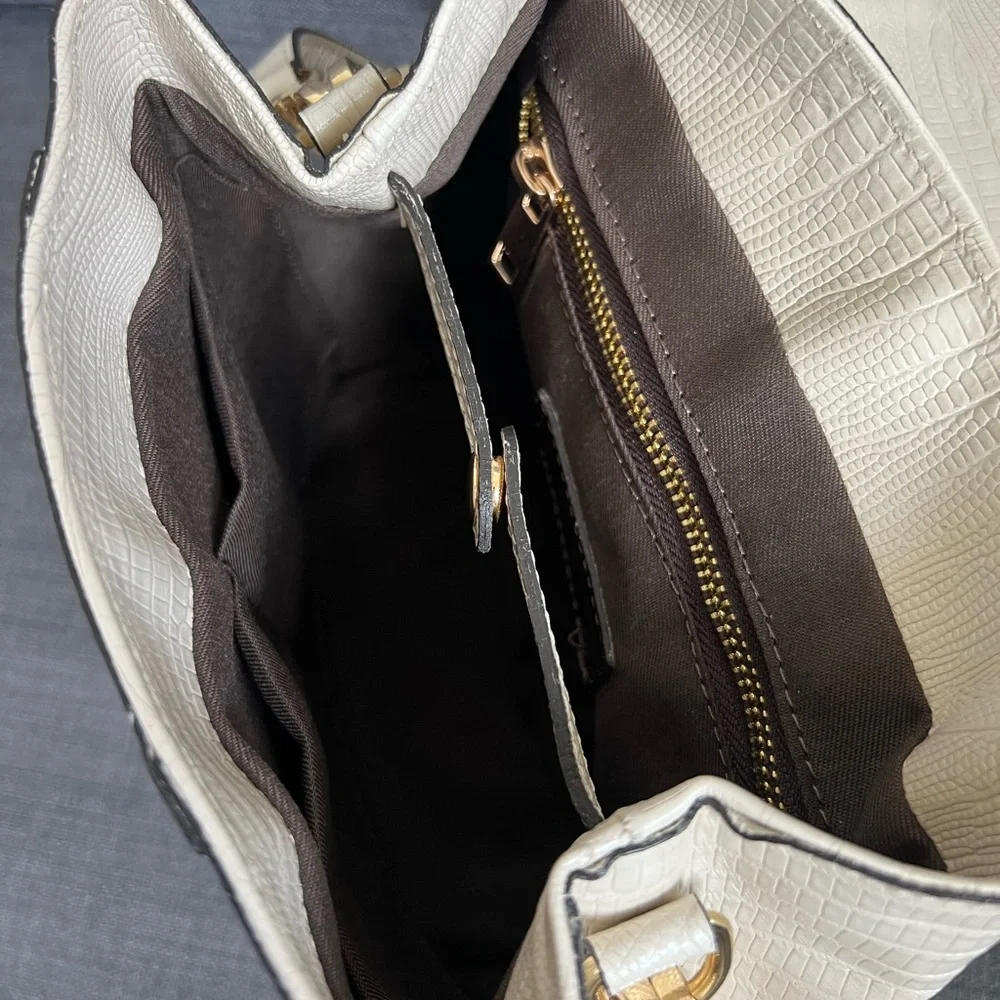 NWT DIVINA FIRENZE CONVERTIBLE BACKPACK SHOULDER BAG - Picture 9 of 10